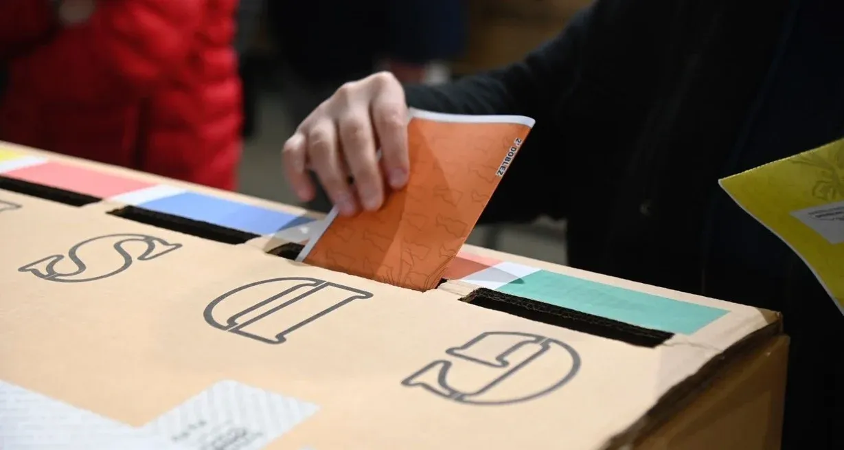 Partidos solicitan que se sancioné al gobernador tal como establecen las normativas vigente. Crédito: Marcelo Manera.