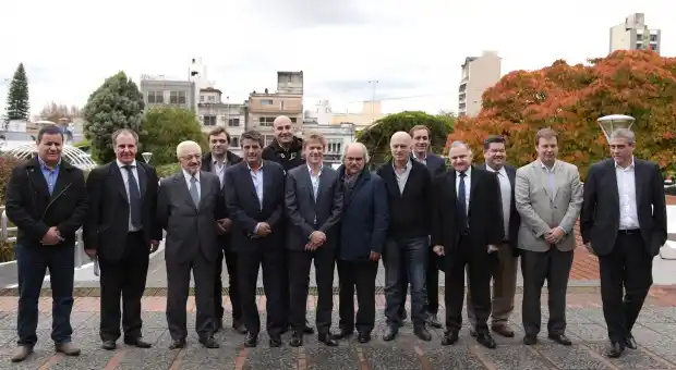 Junto a 20 intendentes, Fossati anunció programa para "optimizar" la recaudación