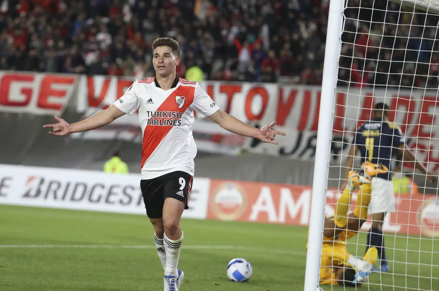 Alvarez tuvo una noche inolvidable en el Monumental.