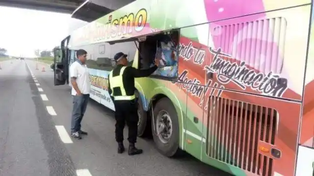 Detuvieron un micro repleto de mercadería apócrifa