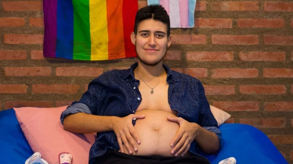 Está gestando mellizos, pero va a ser papá