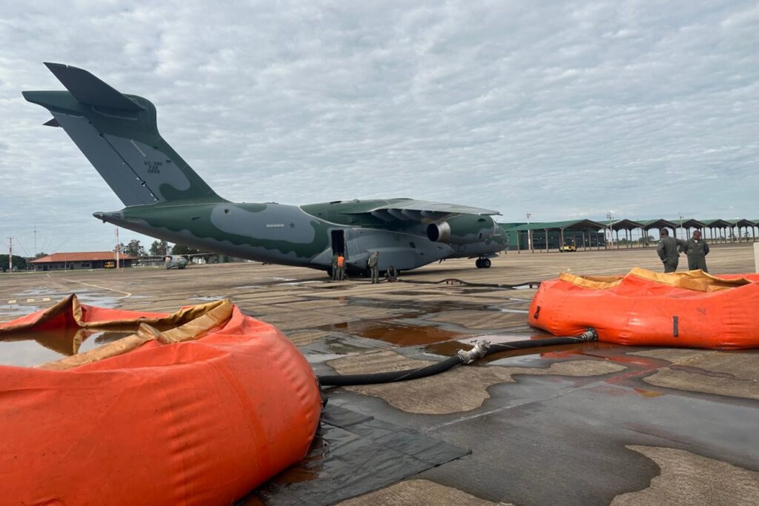 La Fuerza Aérea Brasileña amplía su capacidad contra incendios con el Embraer KC-390 Millennium