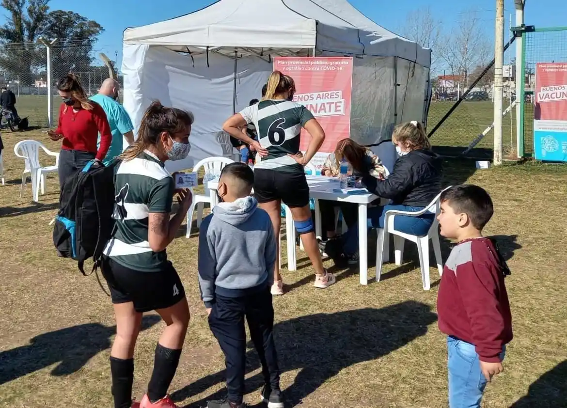 La posta itinerante de vacunación en Excursionistas superó las expectativas de los organizadores