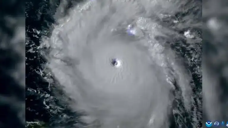 Beryl dejó un rastro de destrucción a su paso por el Caribe