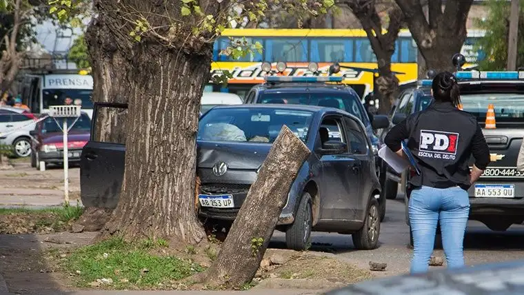 Persecución y tiroteo entre policías y supuestos delincuentes: dos muertos