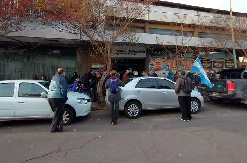 Video: pese a ser exceptuados, agencieros de Lotería piden que se active el sistema