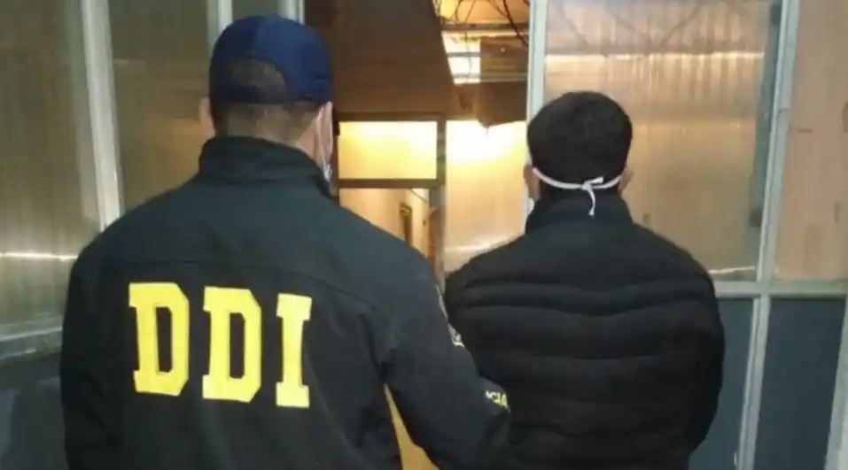 Detuvieron a un hombre que violaba a su hijastra de 9 años frente a su hermanito de 4