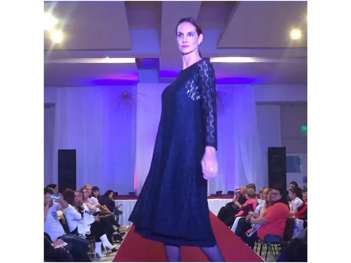 Vestido negro, un ícono de la moda  que sigue dominando la pasarela 