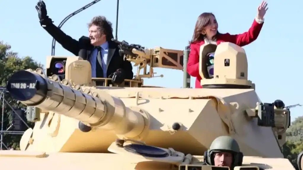 El presidente y Victoria Villarruel en el desfile militar del año 2024
