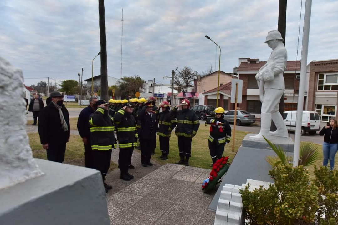 Los bomberos festejan su día el 2 de junio. (Foto archivo)