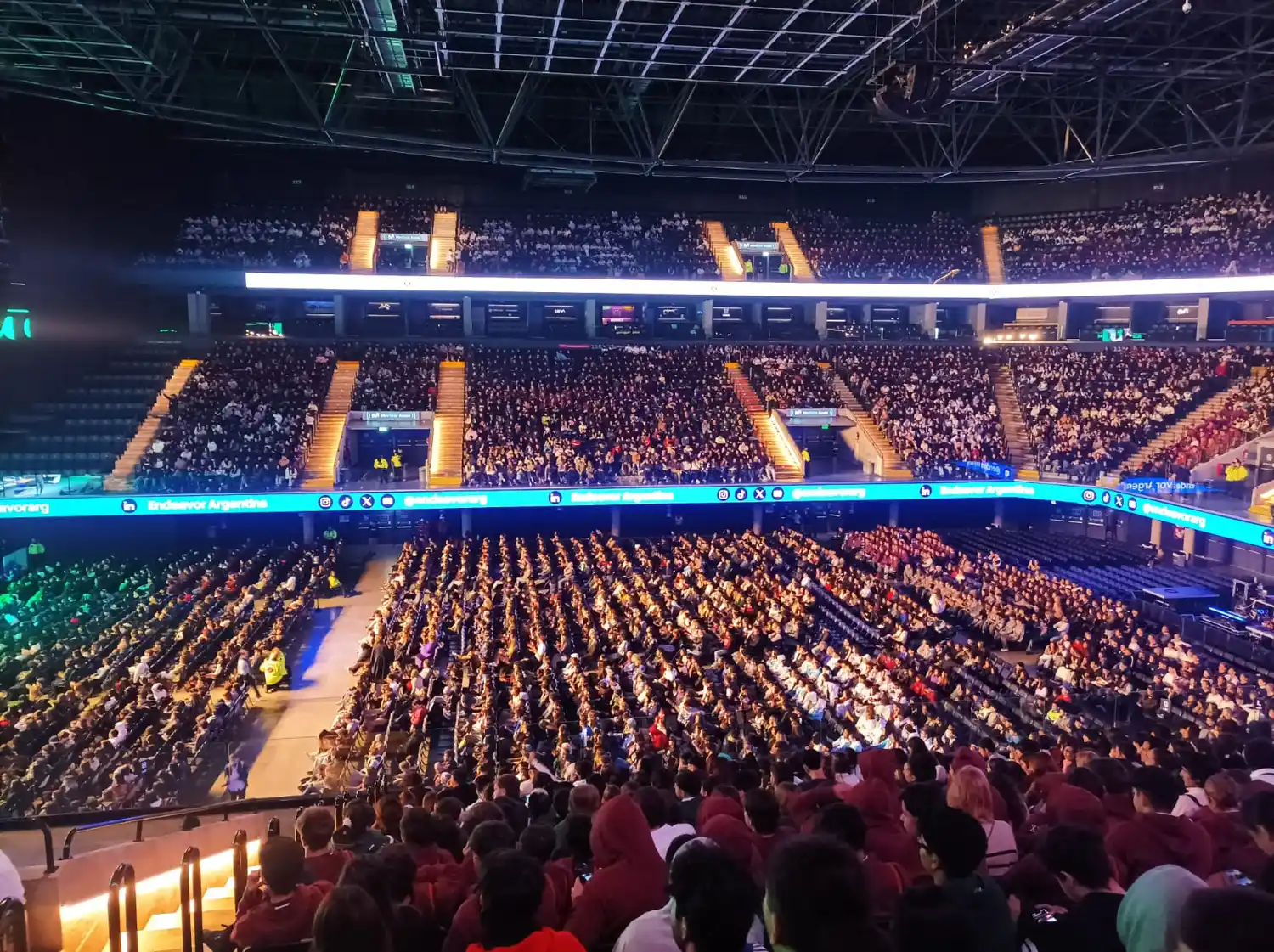 Estadio lleno. Más de 12.000 jóvenes en la Experiencia Endeavor Sub 20.