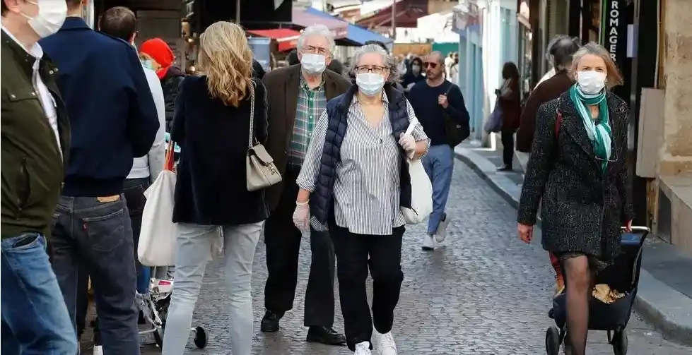 Llevar una mascarilla puede hacernos más agresivos, dice psicoterapeuta francés