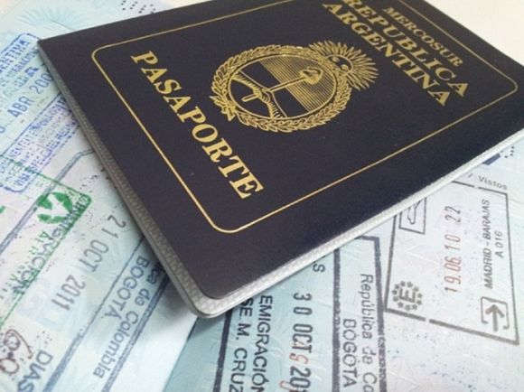 Pasaportes defectuosos: Cómo consultar por WhatsApp y dónde están los centros de atención