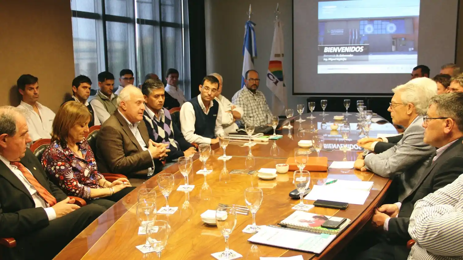 Lifschitz se reunió con integrantes de la cooperativa “Guillermo Lehmann”