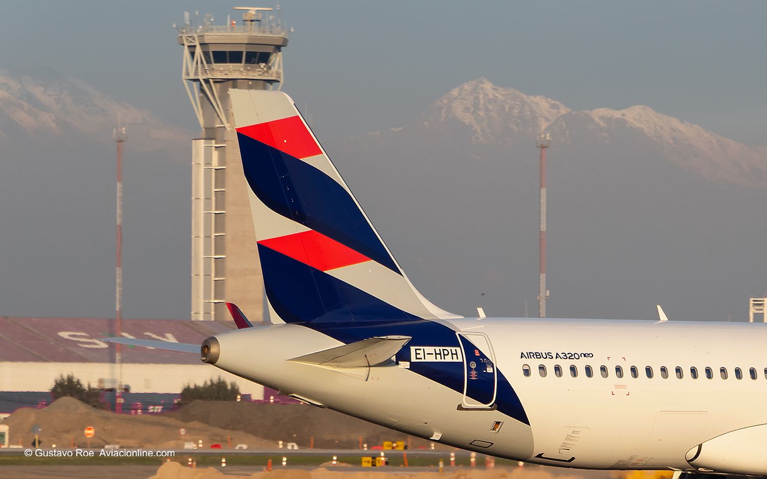 ¿Por qué un avión de LATAM Airlines tiene matrícula irlandesa?