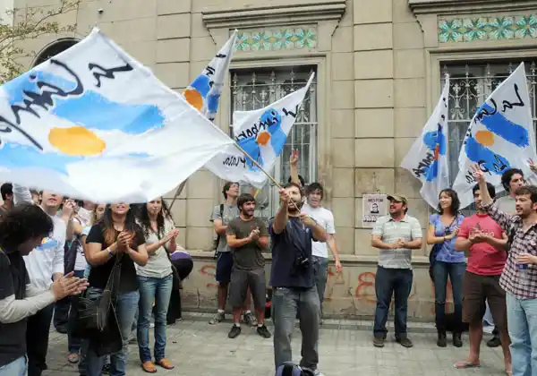 Denuncian que La Cámpora "tomó" una parroquia en Avellaneda
