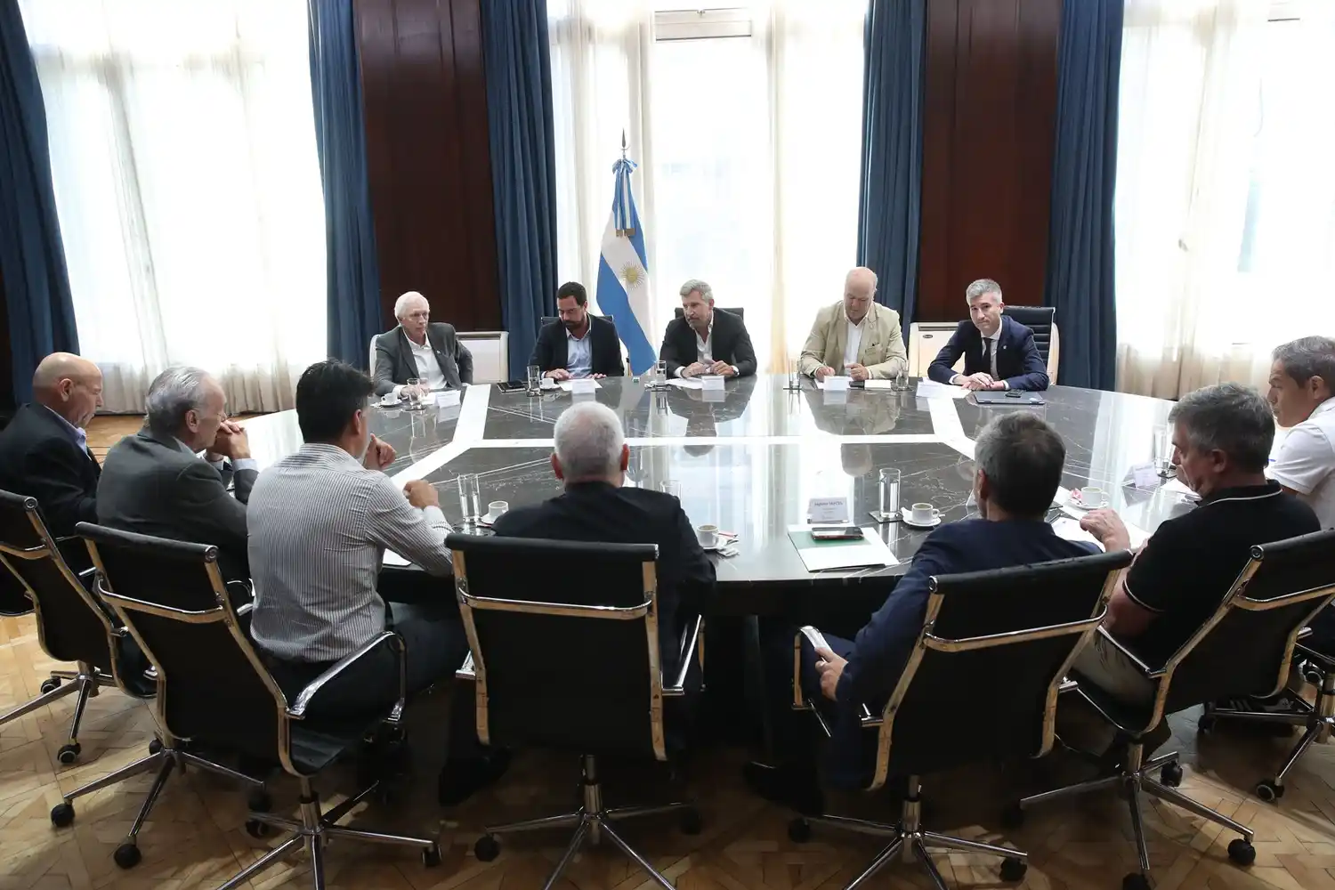 Frigerio gestionó en Buenos Aires inversiones, financiamiento y apertura de mercados para la cadena avícola entrerriana