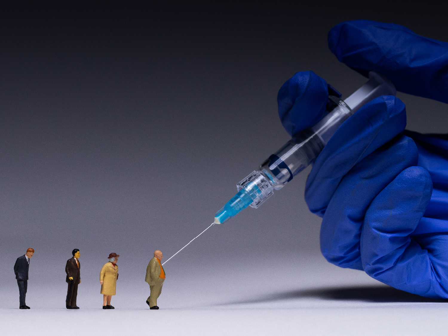 Coronavirus: la cantidad de vacunados supera los casos confirmados