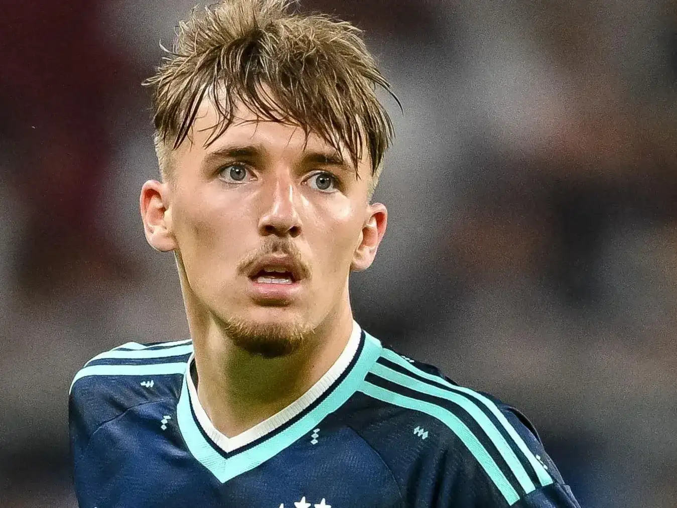 Karl venía de una temporada de fuerte crecimiento en el Bayern, donde se consolidó como una de las joyas del recambio alemán por su creatividad, velocidad y desequilibrio en los últimos metros.