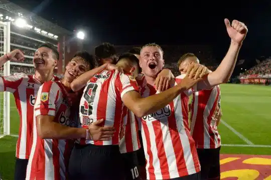 Estudiantes le ganó a Vélez en La Plata y sacó a Boca de la clasificación a la Libertadores