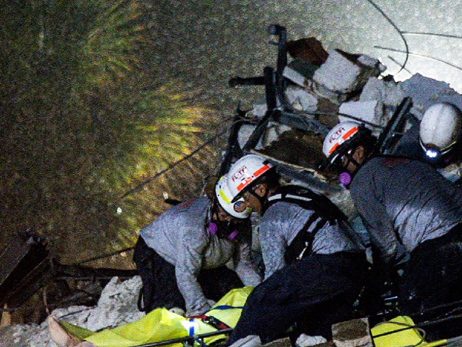 Derrumbe en Miami: ascienden a 4 muertos y 159 personas desaparecida