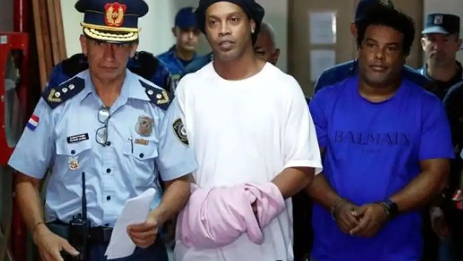 Eliminarían a Ronaldinho del juego FIFA 20 por estar preso en Paraguay