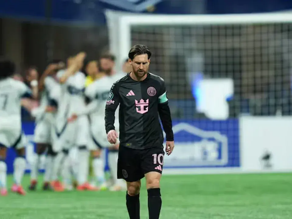 Leo jugó pese a una molestia, en al caída ante Vancouver 2 a 0.Foto: AP.
