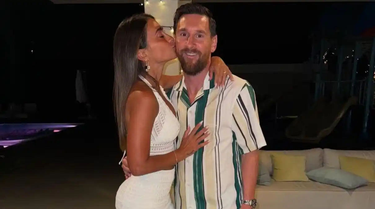 Lionel Messi y Antonela recibieron el año en Rosario.