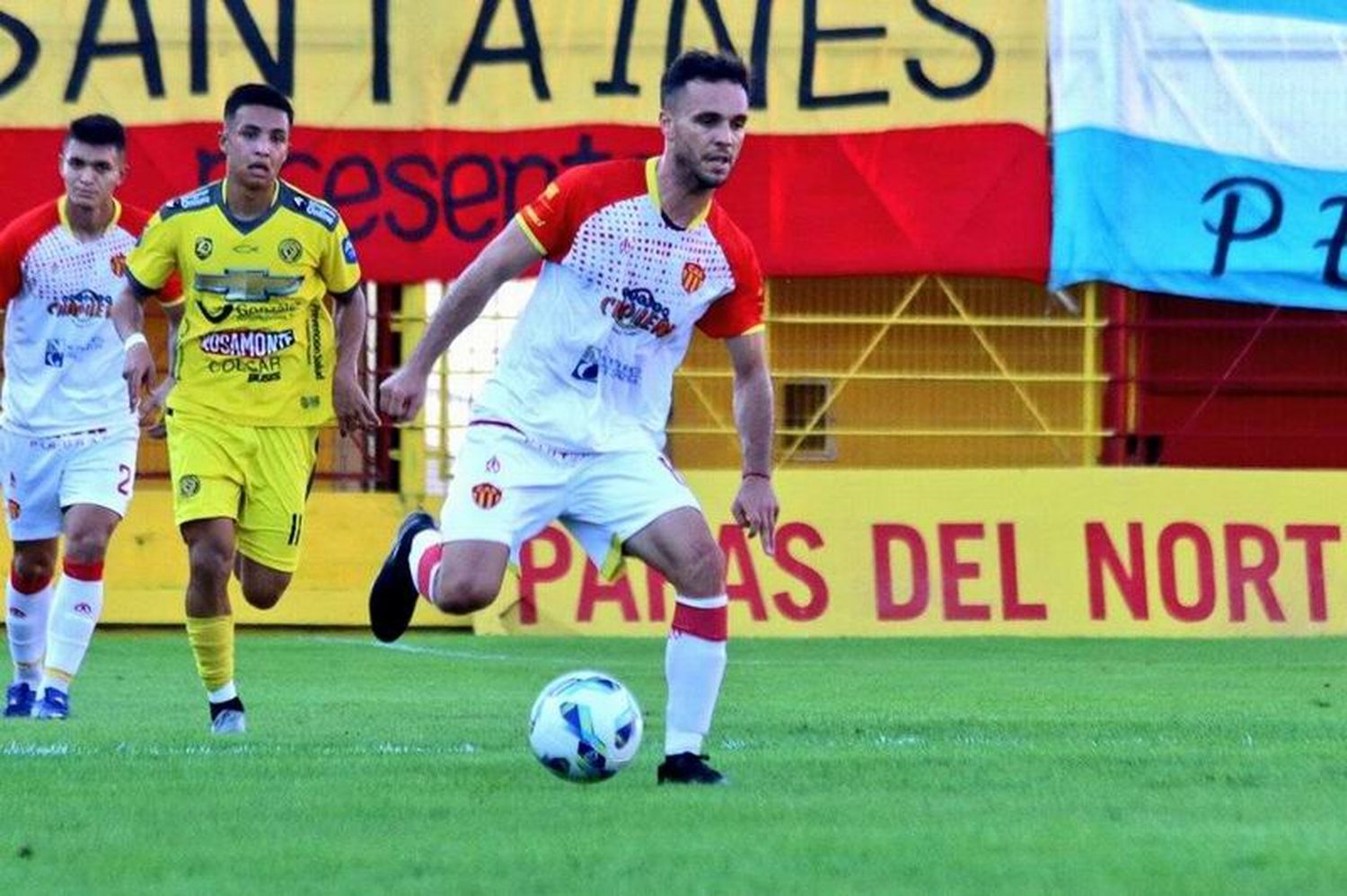 Sarmiento le ganó a Crucero del
Norte y quedó a tiro de la punta