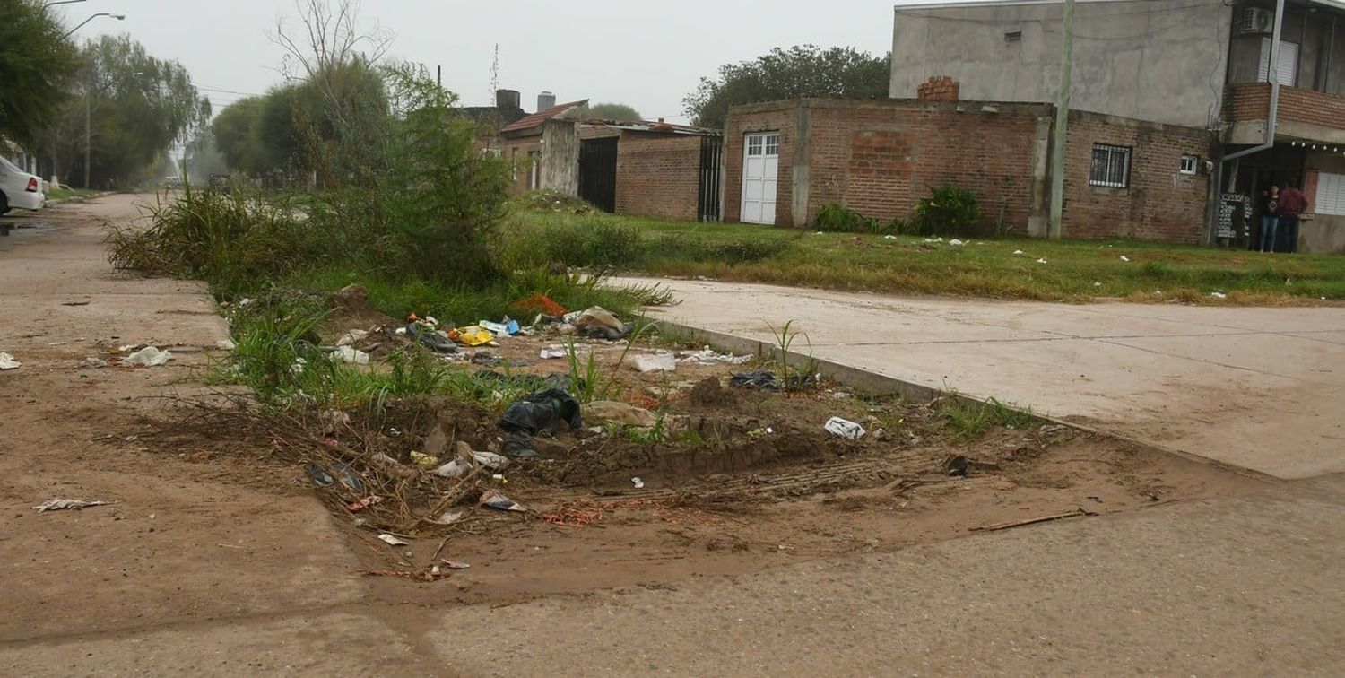 Obras de pavimentación sin terminar en el barrio Altos de Noguera (ciudad de Santa Fe). Crédito: Flavio Raina