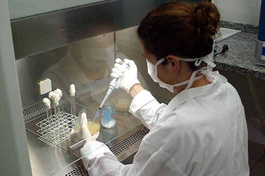 Bioquímicos bonaerenses en estado de alerta por atraso en pago de aranceles
