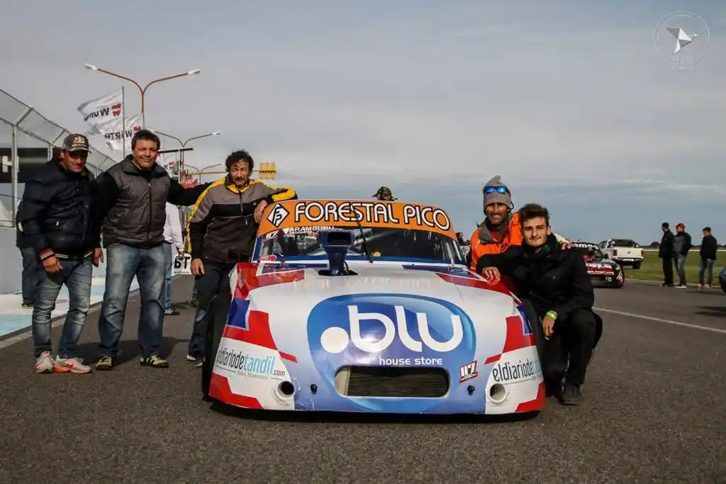 Podio para Aramburu  en el autódromo de Toay