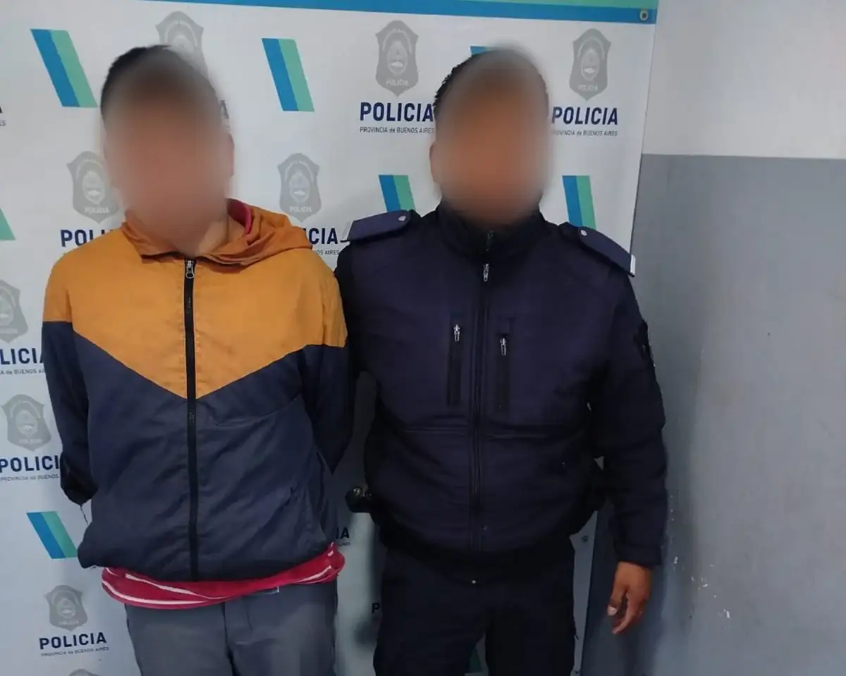 Tras advertir el hecho, el comerciante inició un seguimiento que culminó con la reducción del sospechoso en la vía pública.