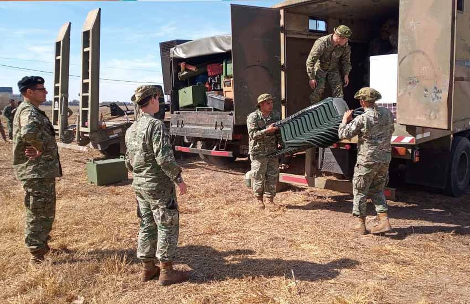 Las Fuerzas Armadas comenzaron a instalarse en Alvear para sumarse al combate contra el fuego en las islas