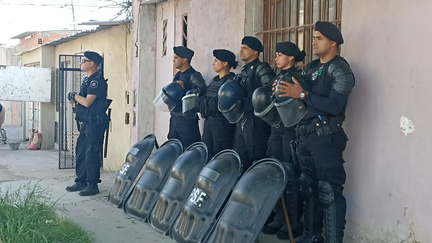 Derriban dos búnkers en La Lagunita.