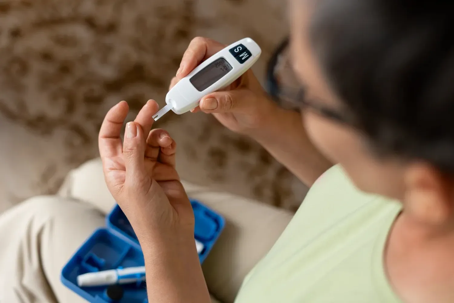 La diabetes debe tratarse con un médico.