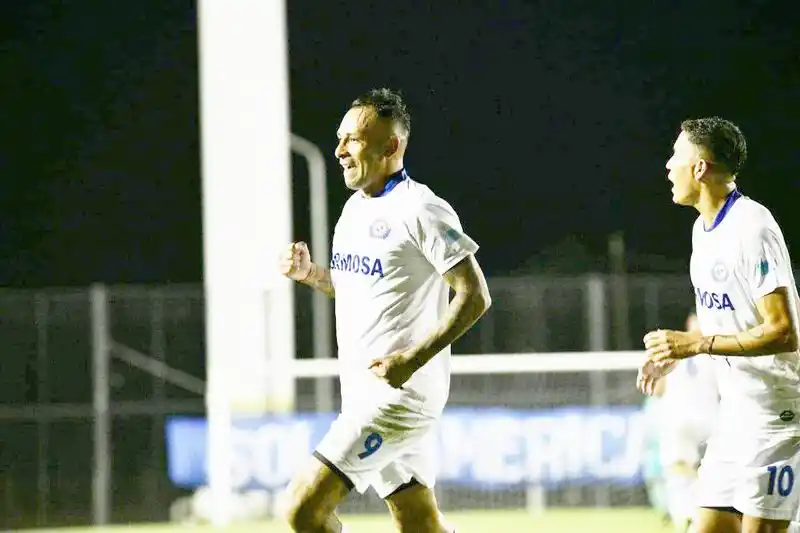 Osurak le dio el triunfo a Sol
de América contra Sarmiento