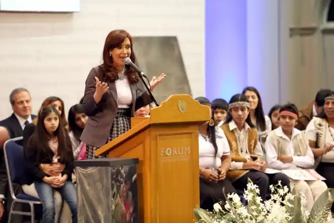 Cristina inauguró 700 viviendas y un complejo en Santiago del Estero 