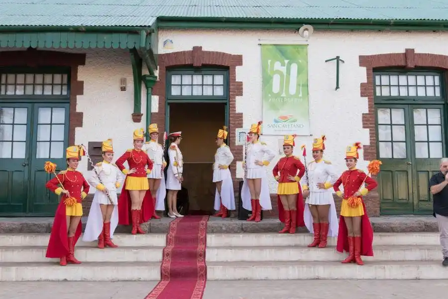 Homenaje a una institución de San Cayetano por sus 99 años