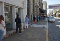 Por el alentador cuadro sanitario, se ampliaron los horarios comerciales y del transporte