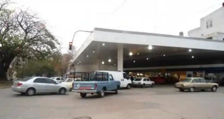 Robaron en la estación de servicio de Pellegrini y 3 de Febrero