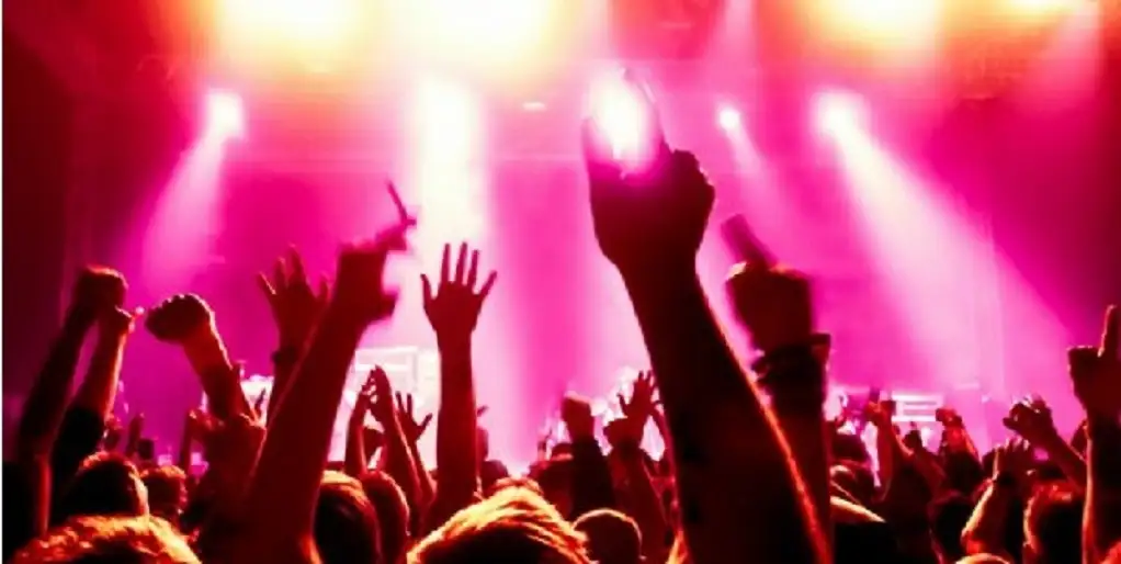 La Policía interrumpió una fiesta clandestina: más de 40 personas huyeron del lugar