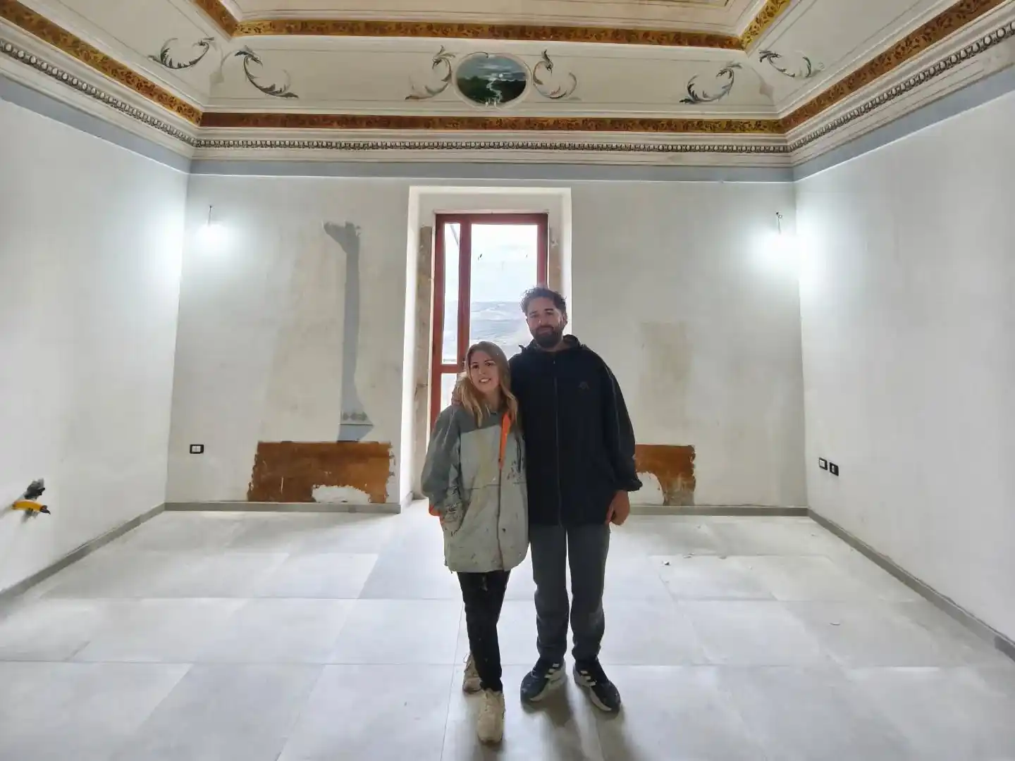 La pareja realizó un proyecto de restauración de una vivienda antigua en Europa