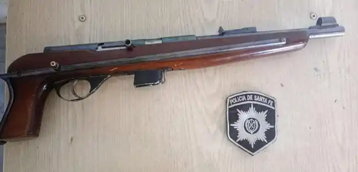 Gato Colorado: secuestraron un arma de fuego sin papeles durante un control vehicular