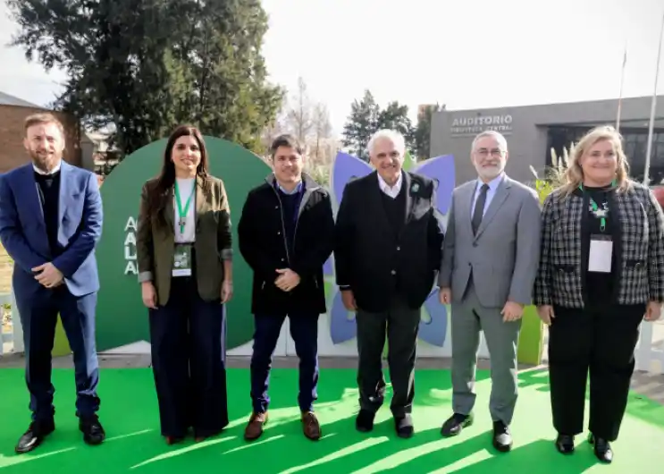 Kicillof en Lomas: Encabezó la apertura de un encuentro preparatorio para la COP30 sobre cambio climático