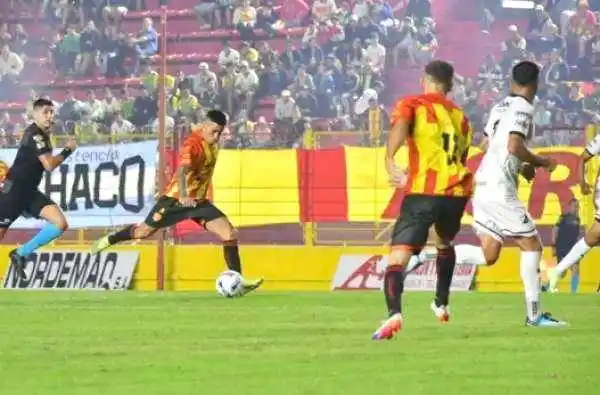 Sarmiento, único líder de la Zona 4