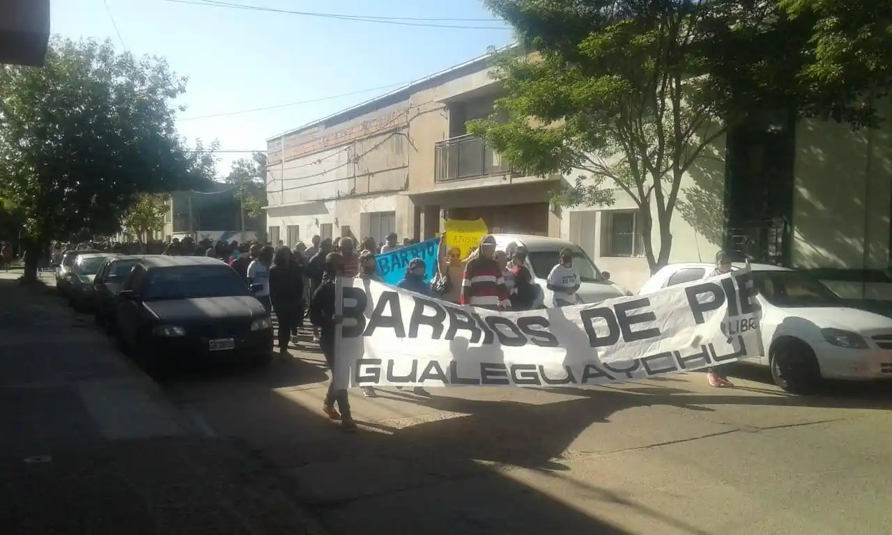 Movimientos sociales marcharon al Municipio reclamando partidas alimentarias