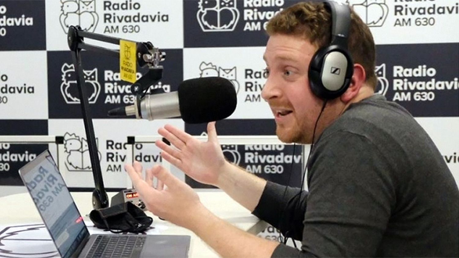 Jonatan Viale volvió a su programa en radio y recordó a su padre