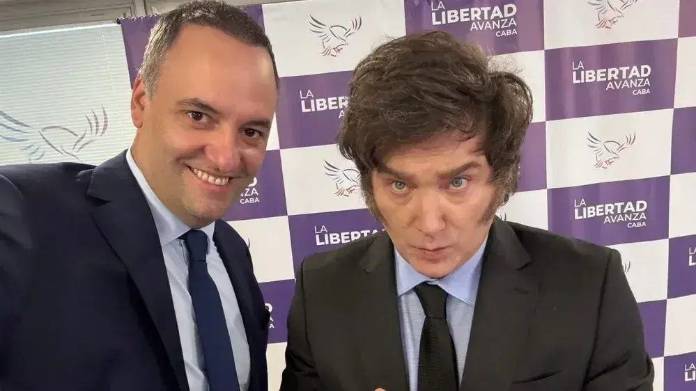 Milei respaldó a Adorni ante las denuncias