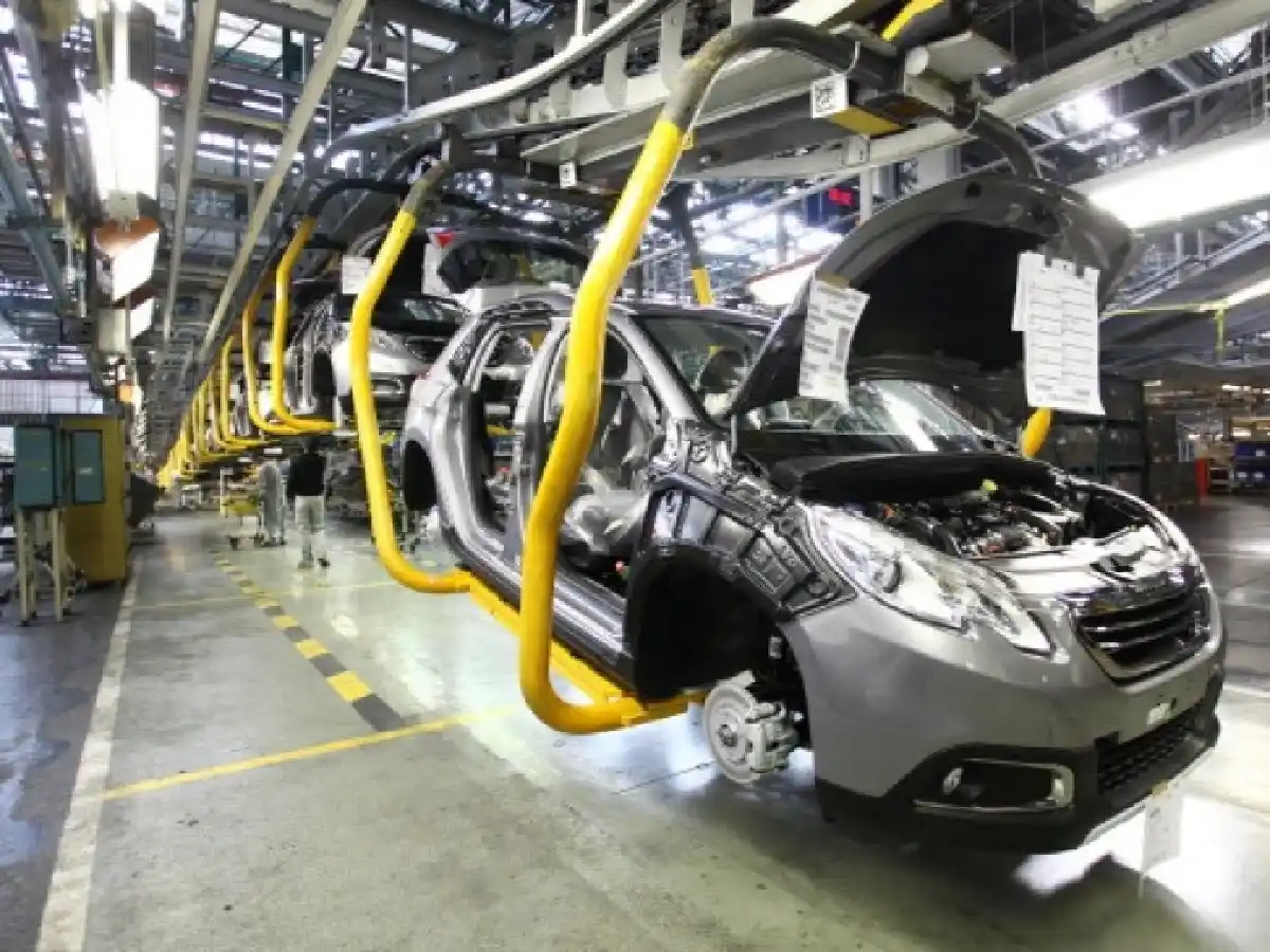 La industria y la construcción cayeron 6,9% y 3,4% en mayo